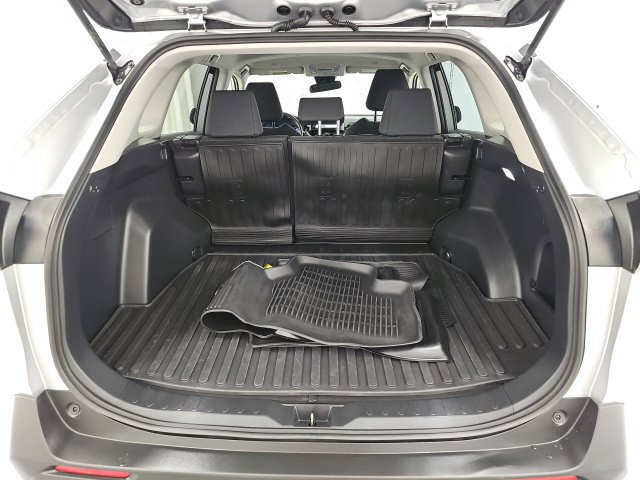 Certified 2025 Toyota RAV4 LE AWD/4WD image 32