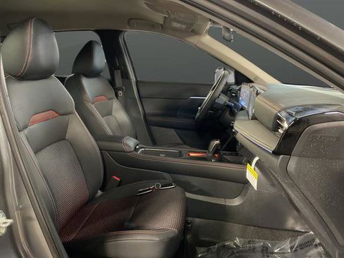 Certified 2025 Nissan Kicks SR image 23
