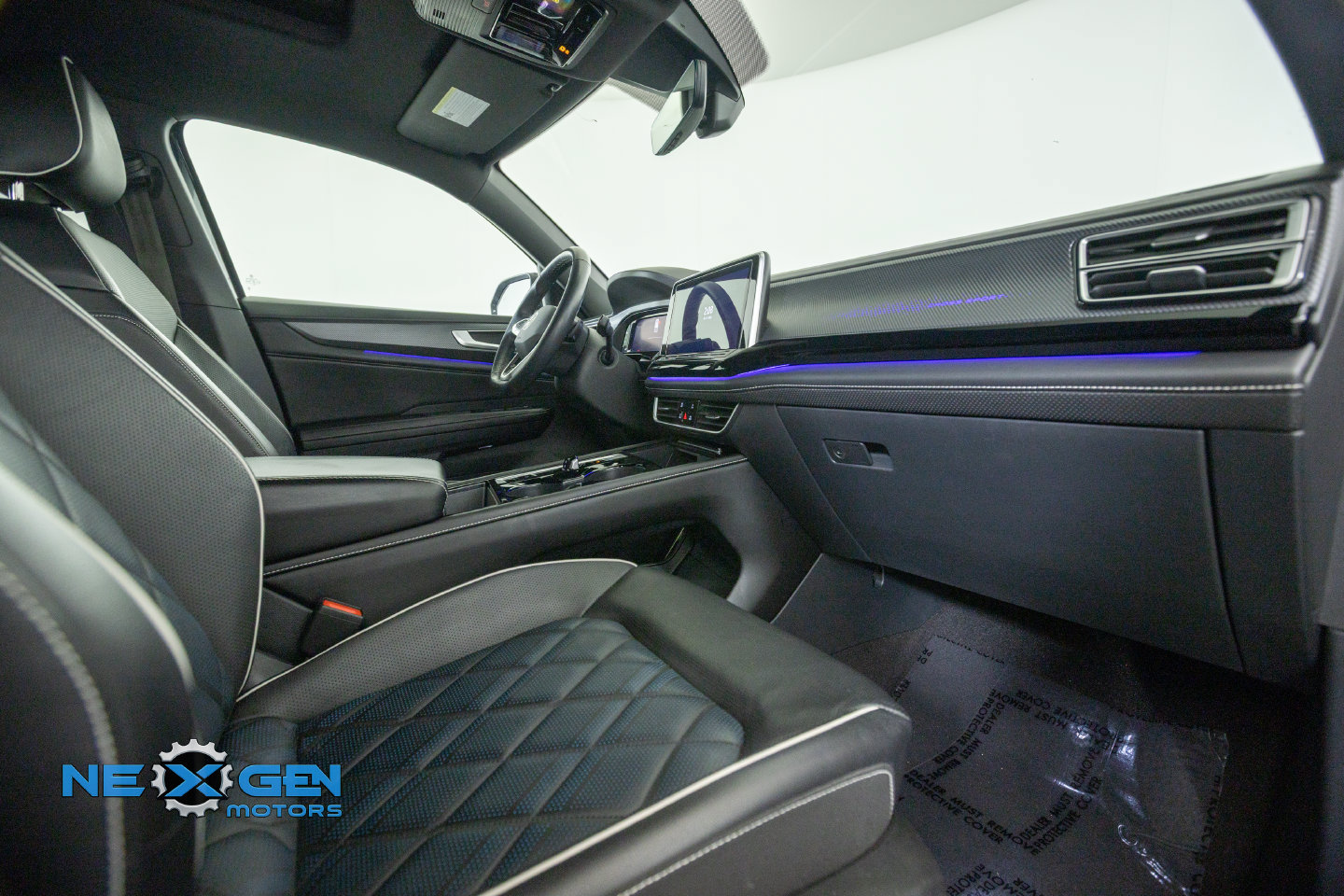 Used 2024 Volkswagen Atlas Cross Sport SEL Premium R-Line AWD/4WD image 42