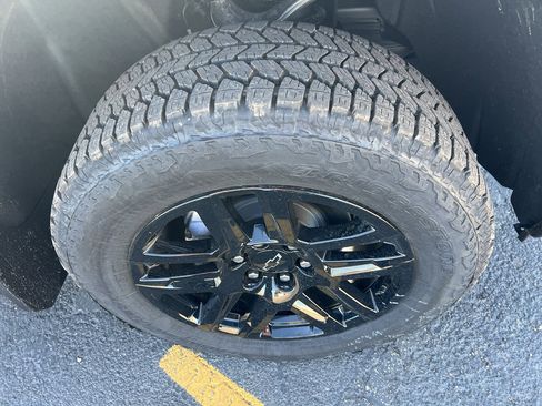 New 2026 Chevrolet Silverado 1500 LT Trail Boss w/ Convenience Package II AWD/4WD image 2