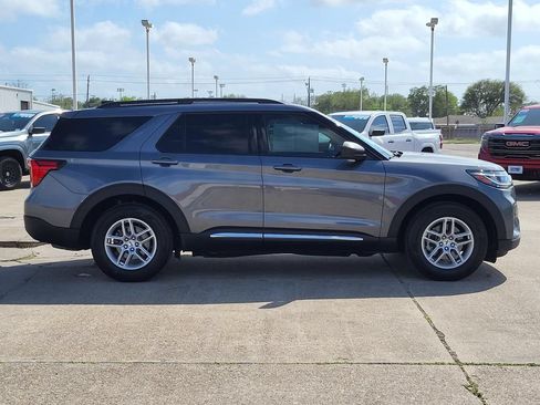 Certified 2025 Ford Explorer Active RWD image 24