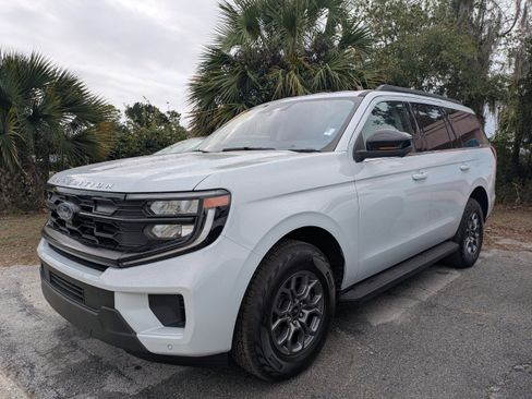 Certified 2025 Ford Expedition Active image 7