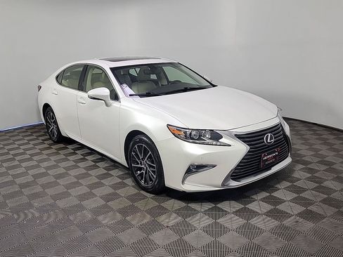 Used 2016 Lexus ES 350 w/ Navigation System Package FWD image 1