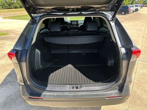 Used 2022 Toyota RAV4 XLE Premium image 22