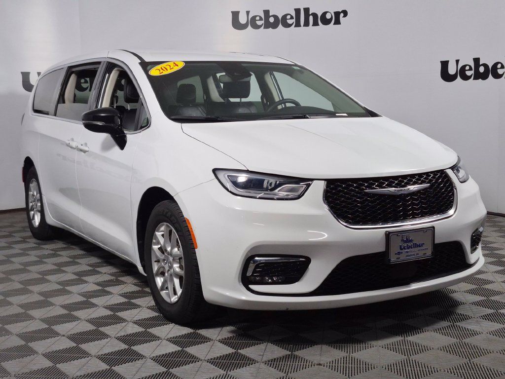 Used 2024 Chrysler Pacifica Touring-L FWD 360° Tour