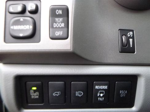 Used 2014 Toyota Sequoia Platinum image 19