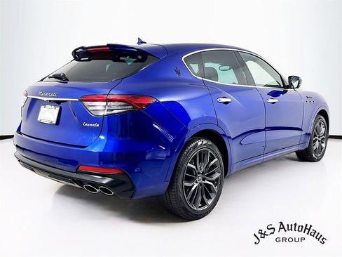 Used 2022 Maserati Levante Modena image 7