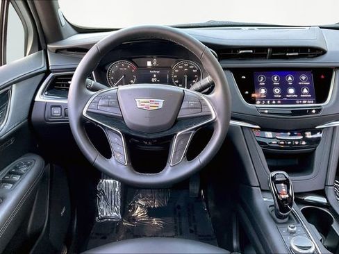 Used 2025 Cadillac XT5 Premium Luxury image 8