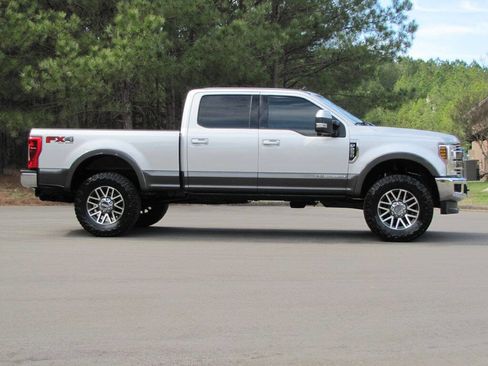 Used 2019 Ford F250 Lariat w/ Lariat Value Package image 4