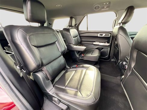 Used 2022 Ford Explorer XLT w/ Equipment Group 202A image 28