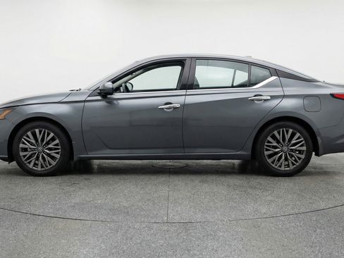 Used 2025 Nissan Altima 2.5 SV image 5