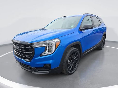 Used 2024 GMC Terrain SLE w/ Driver Convenience Package FWD image 9