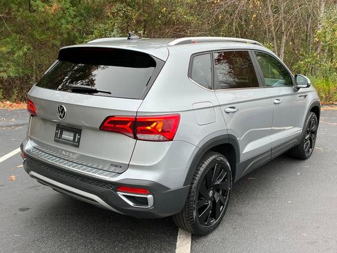 Used 2024 Volkswagen Taos SE image 5