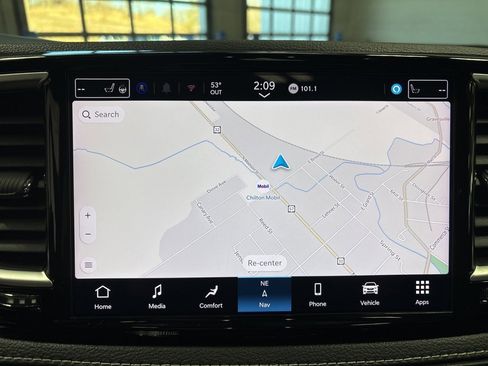 Used 2025 Chrysler Pacifica Limited image 19