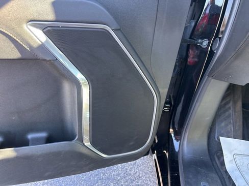 Used 2025 GMC Sierra 2500 SLE w/ Preferred Package image 14