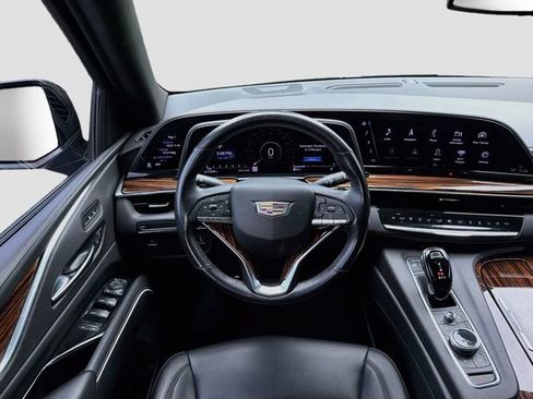 Used 2022 Cadillac Escalade Luxury RWD image 18