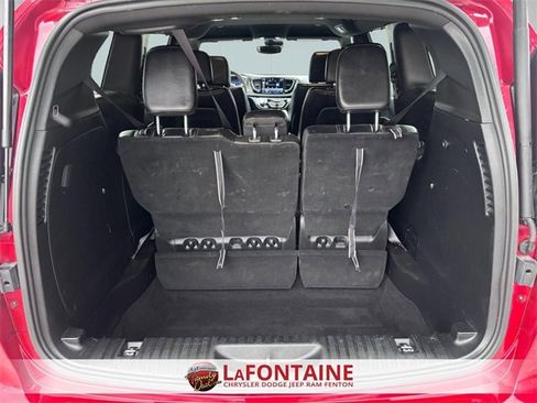 Used 2025 Chrysler Pacifica Select image 26