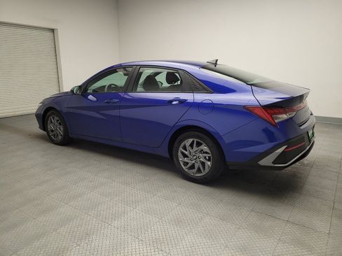 Used 2024 Hyundai Elantra Blue image 3