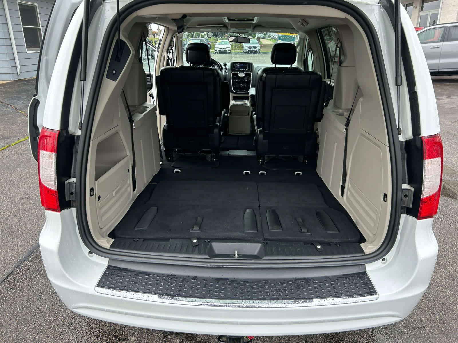 Used 2015 Chrysler Town & Country Touring w/ Driver Convenience Group FWD image 22