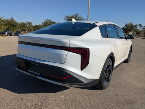 New 2025 Kia K4 GT-Line Turbo FWD image 5