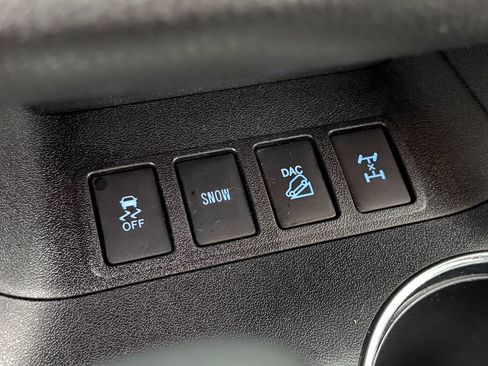 Used 2016 Toyota Highlander XLE AWD/4WD image 24