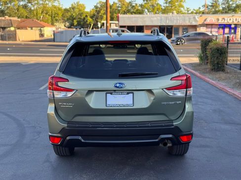 Used 2019 Subaru Forester Premium AWD/4WD image 5