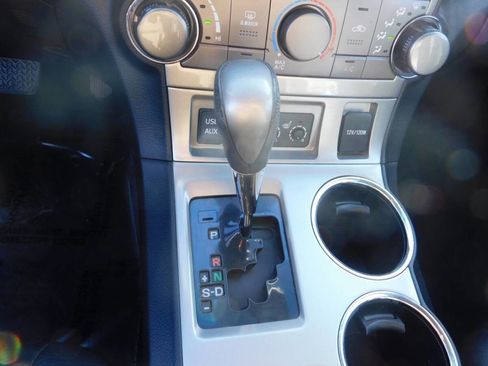 Used 2012 Toyota Highlander SE image 17