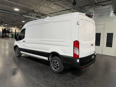 Used 2022 Ford E-Transit Medium Roof RWD image 10