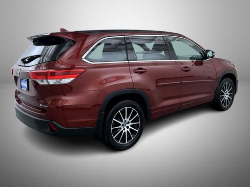 Used 2017 Toyota Highlander SE AWD/4WD image 5