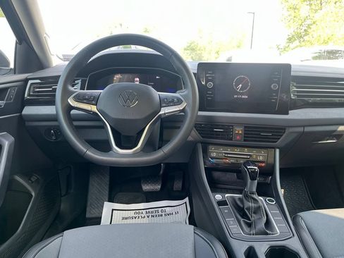 Used 2026 Volkswagen Jetta SE FWD image 21