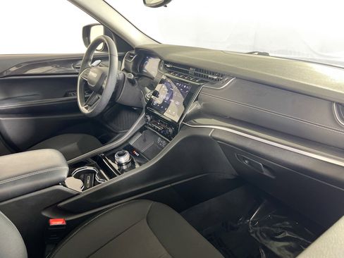 Used 2023 Jeep Grand Cherokee Laredo w/ Luxury Tech Group I image 28