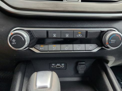 Used 2025 Nissan Altima 2.5 SV FWD image 19