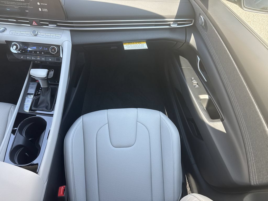New 2026 Hyundai Elantra Limited FWD image 15