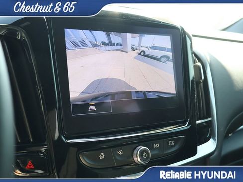 Used 2023 Chevrolet Traverse LT FWD image 36
