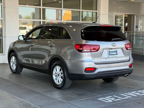 Used 2019 Kia Sorento FWD image 9