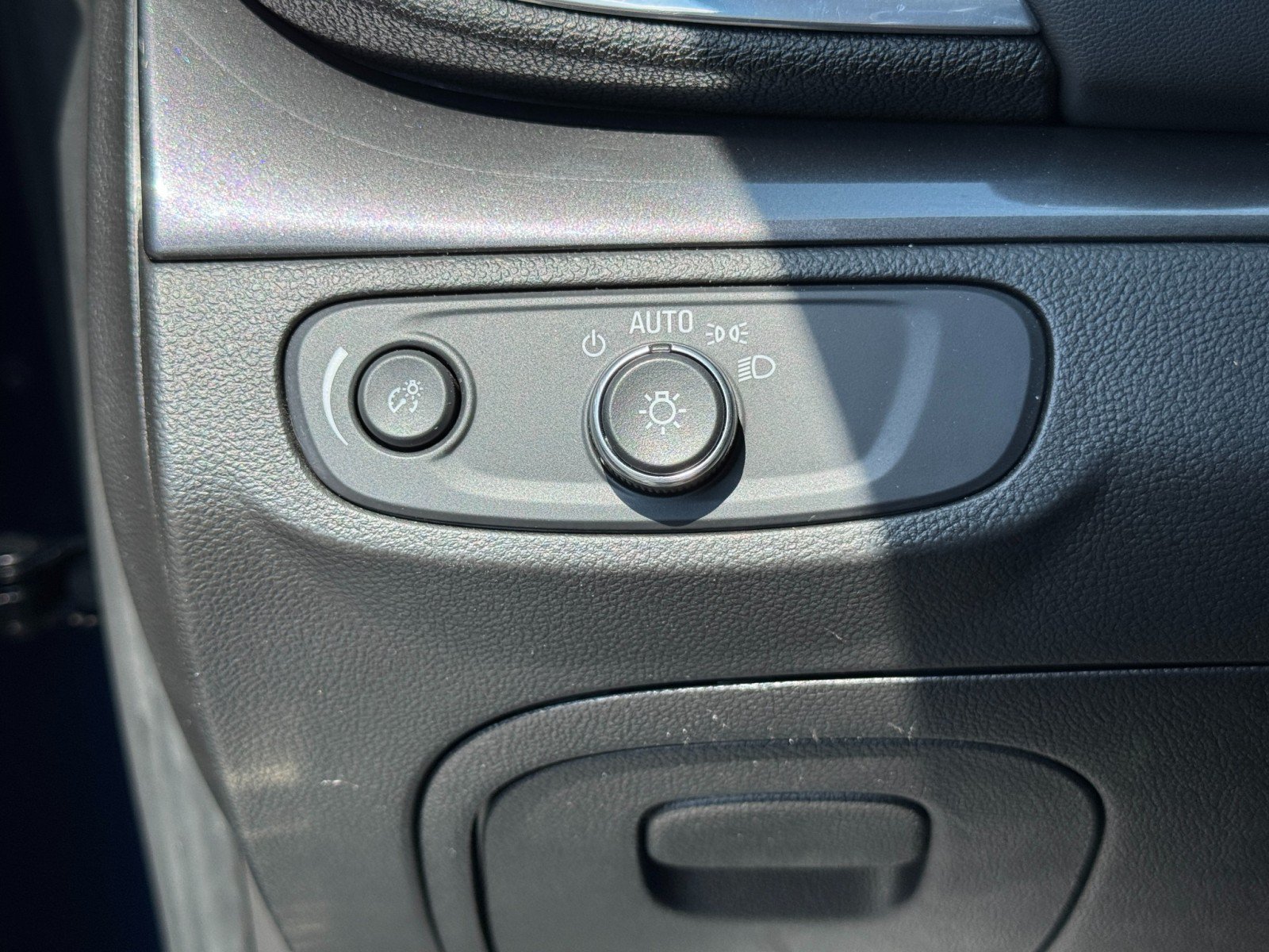 Used 2020 Buick Encore Preferred w/ Safety Package FWD image 16