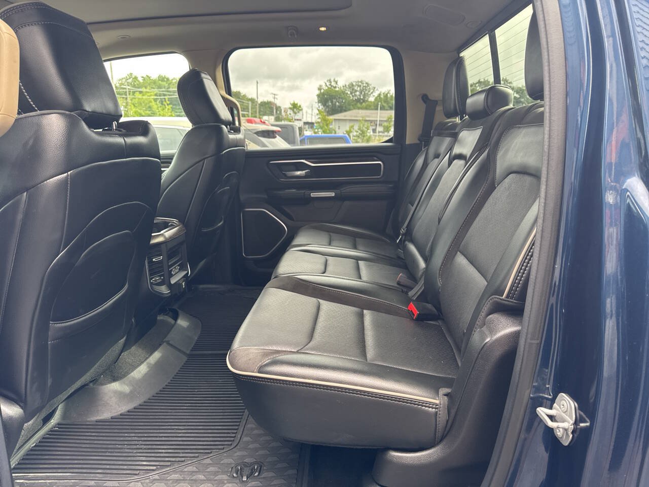 Used 2019 RAM 1500 Laramie AWD/4WD image 17