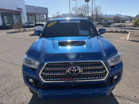 Used 2016 Toyota Tacoma TRD Sport image 9