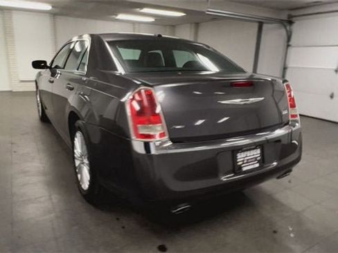 Used 2014 Chrysler 300 AWD w/ Driver Convenience Group image 7