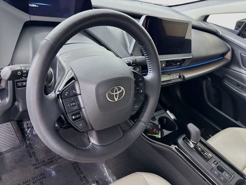 Used 2025 Toyota Prius XLE image 9