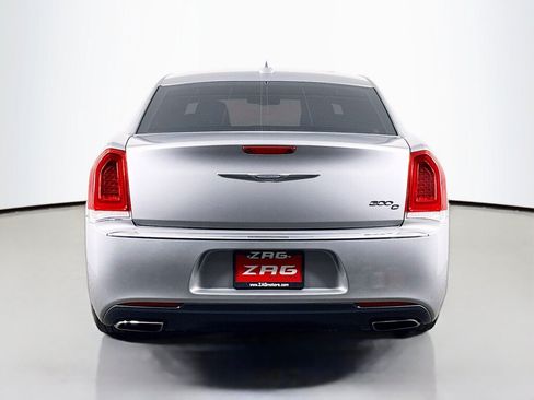 Used 2016 Chrysler 300 C RWD image 4