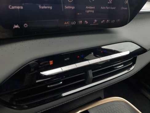 New 2026 Buick Enclave Avenir w/ Super Cruise Package FWD image 26