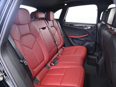 Used 2025 Porsche Macan image 23