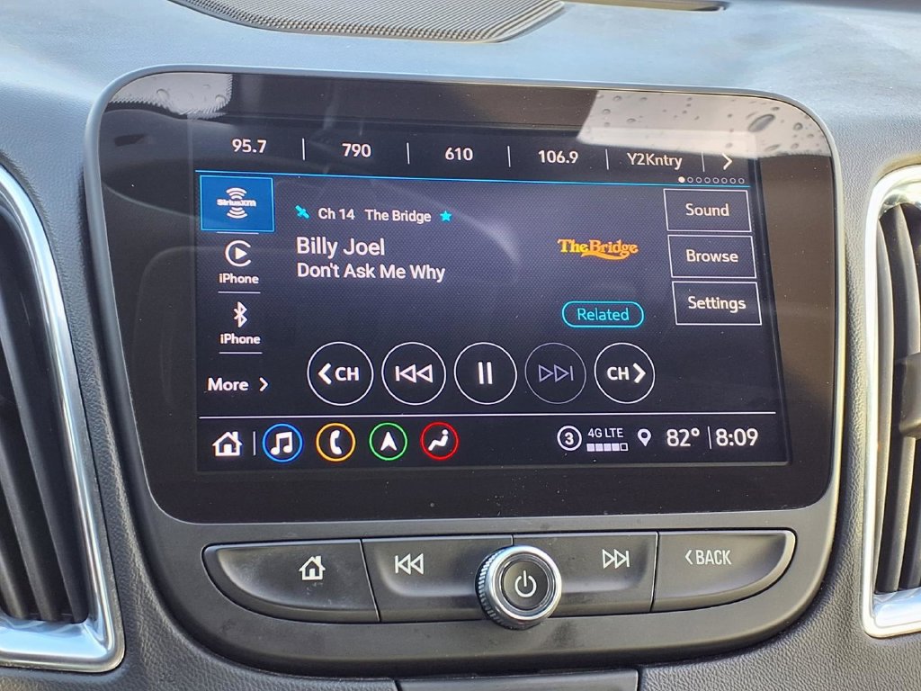 Used 2022 Chevrolet Malibu Premier FWD image 4