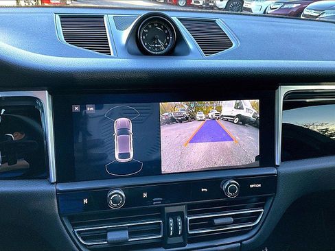 Used 2023 Porsche Macan Turbo image 23