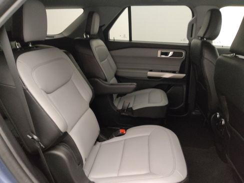 Used 2021 Ford Explorer XLT w/ Equipment Group 202A image 19