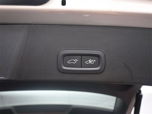 Used 2024 Volvo XC40 B5 Plus w/ Protection Package Premier image 31