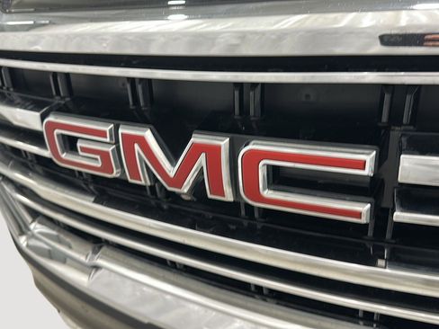 Used 2023 GMC Yukon SLT w/ SLT Luxury Package image 30