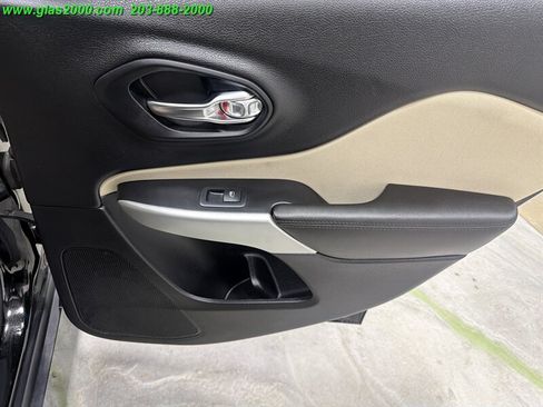 Used 2017 Jeep Cherokee Sport w/ Safety Group AWD/4WD image 29