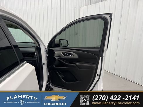 Used 2020 Chevrolet Traverse LT image 14
